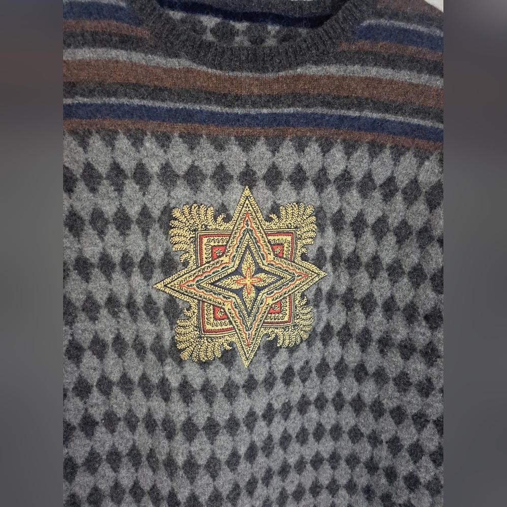Robert Graham Gray and Black Patterned Crewneck Sweater - Picture 2 of 6
